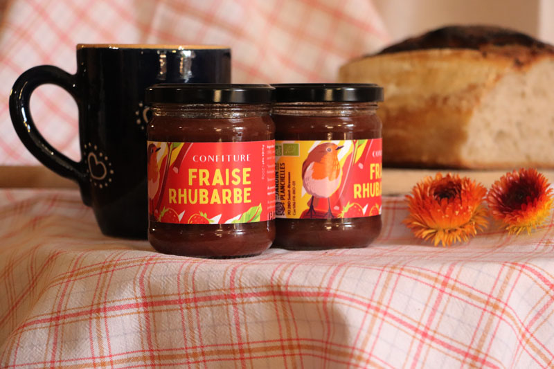 Pot de confiture fraise-rhubarbe bio du jardin des Planchelles