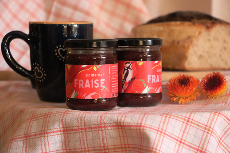 Pot de confiture de fraise bio du jardin des Planchelles